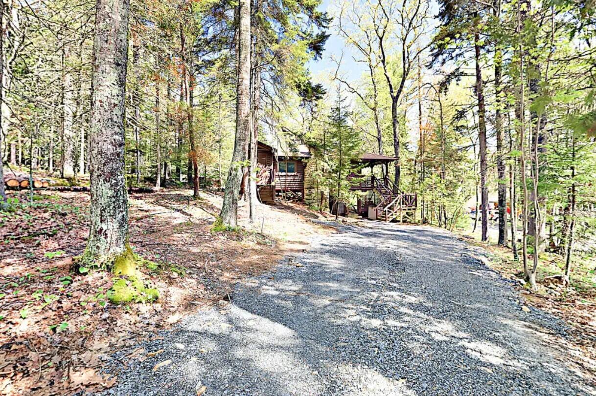 4 Crooked Pine Road Boothbay Harbor, ME 04538 - Photo 6 of 20 5 Exterior Driveway