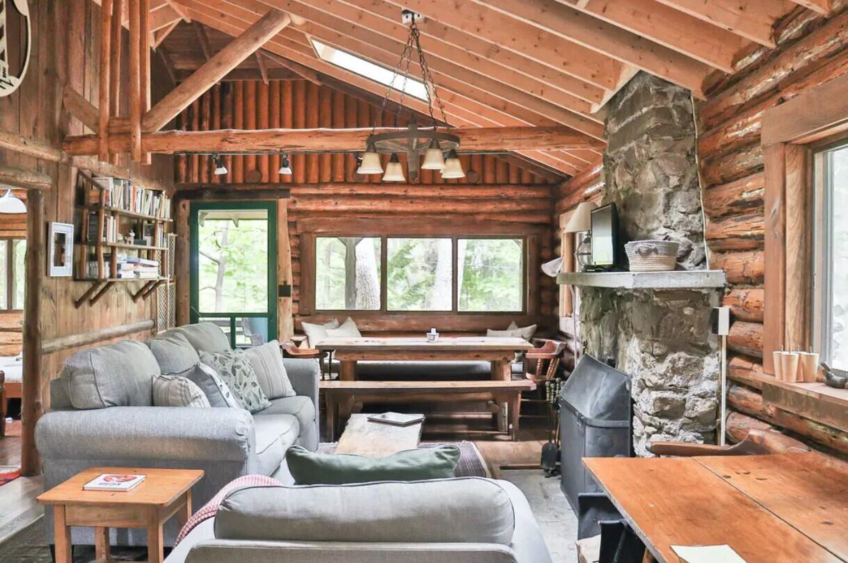 4 Crooked Pine Road Boothbay Harbor, ME 04538 - Photo 9 of 20 8 Living Room 2