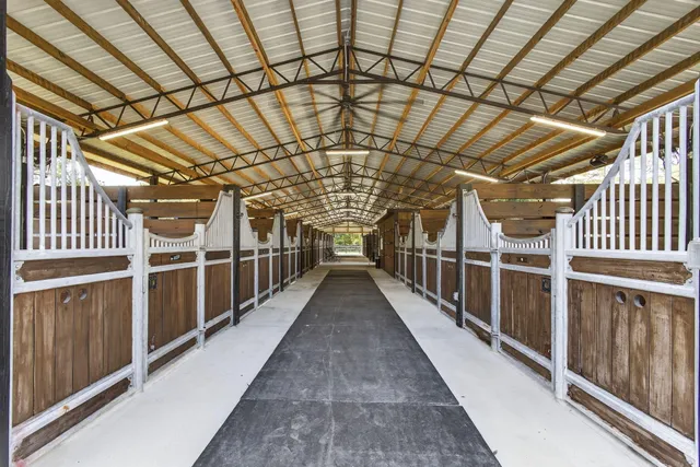 a view of a house with backyard and a garden