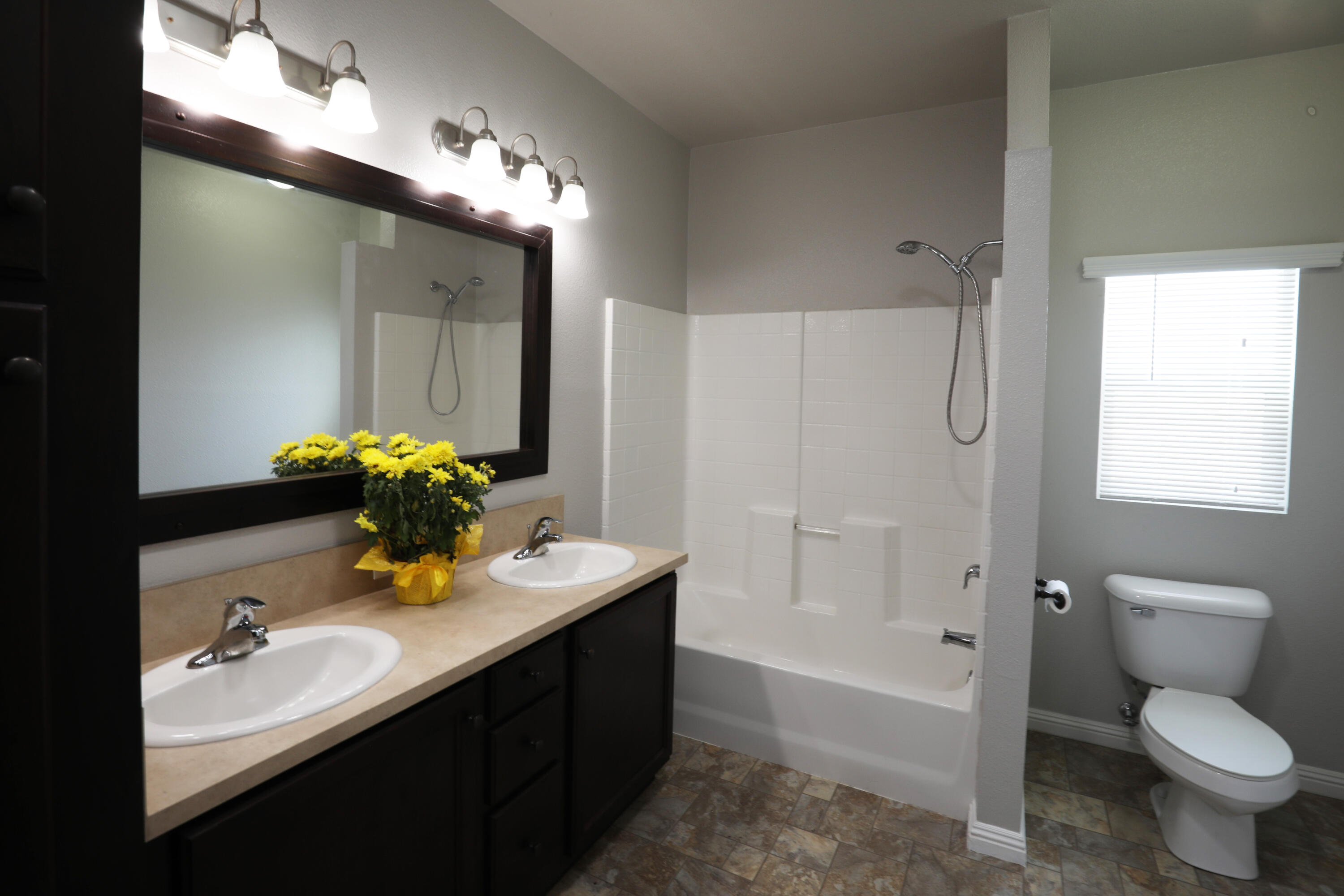 30 Winchester Canyon Road, Unit 119 Goleta, CA 93117 - Photo 10 of 19 Primary bath