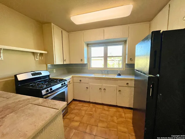 $1,450 | 335 Saratoga Drive, San Antonio, TX 78213