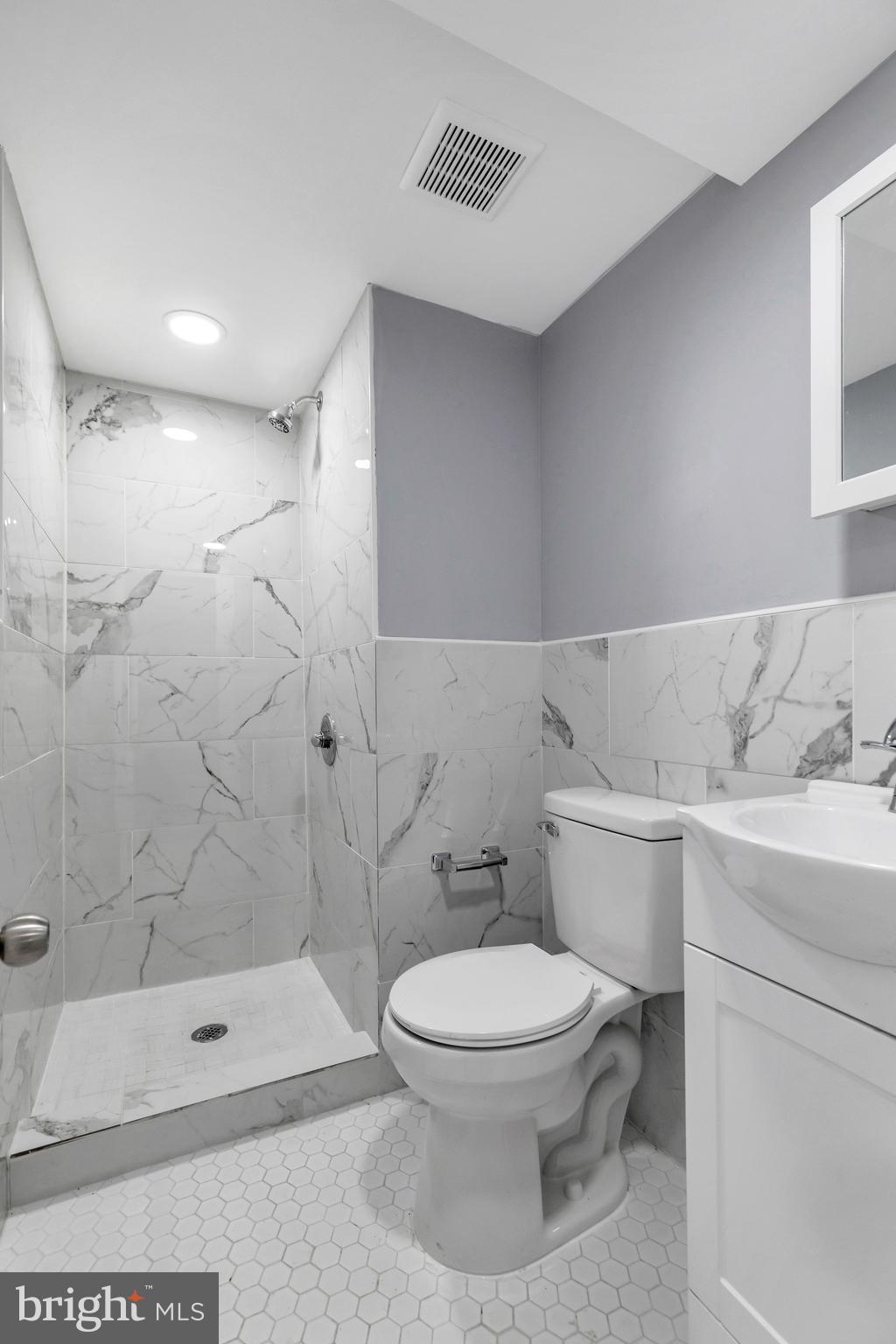 120 Englewood Road Upper Darby, PA 19082 - Photo 26 of 29 a bathroom with a toilet sink and shower