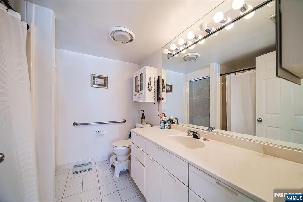38 Moonachie Road, Unit 402 Hackensack, NJ 07601 - Photo 16 of 27