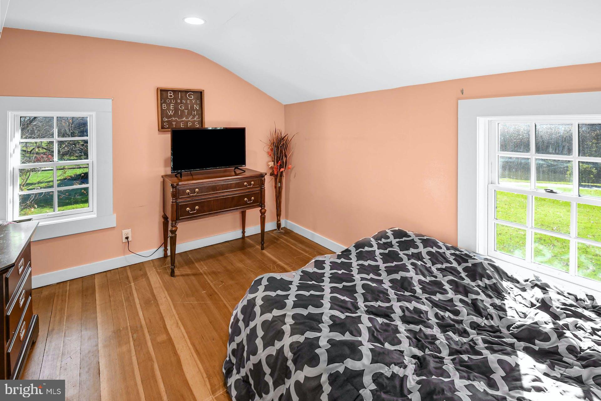 1315 Pineville Road New Hope, PA 18938 - Photo 31 of 58 Guest House Bed 2
