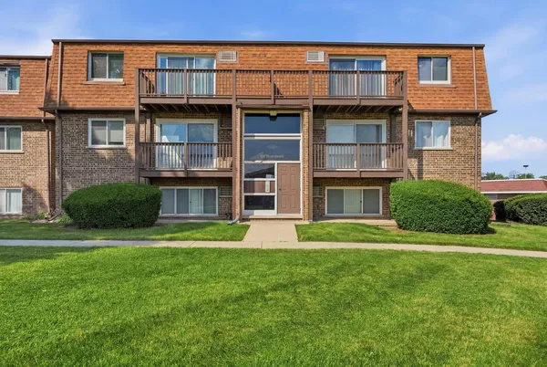 $1,800 | 101 Boardwalk Street, Unit 2W, Elk Grove Village, IL 60007