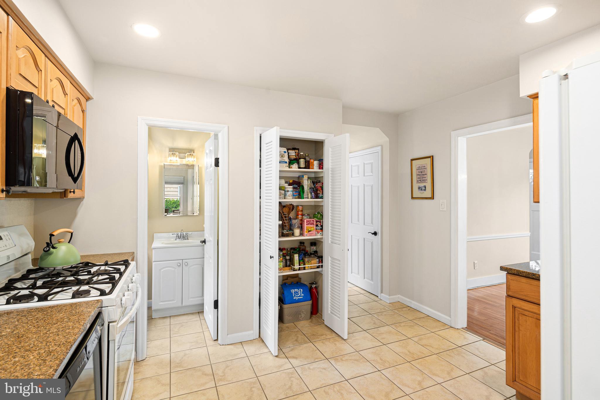 809 West Redman Avenue Haddonfield, NJ 08033 - Photo 15 of 42 Pantry and entrance to half bath