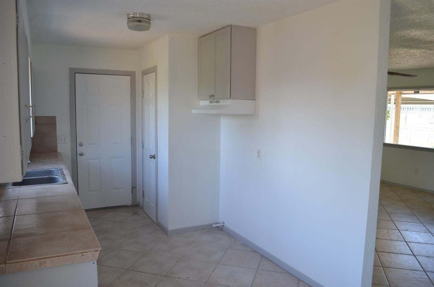 2018 East 28th Street Lubbock, TX 79404 - Photo 3 of 6 20241220080117604621000000-o