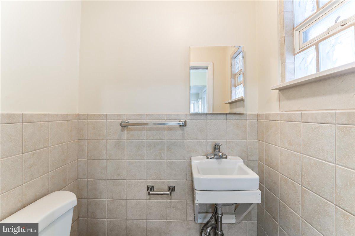 116 Harding Avenue Havertown, PA 19083 - Photo 13 of 29 Powder Room