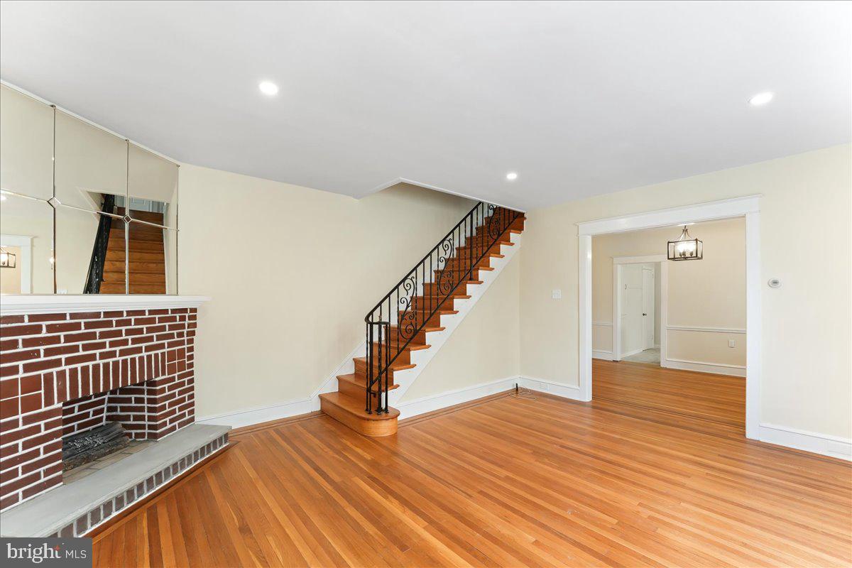 116 Harding Avenue Havertown, PA 19083 - Photo 4 of 29 Living Room