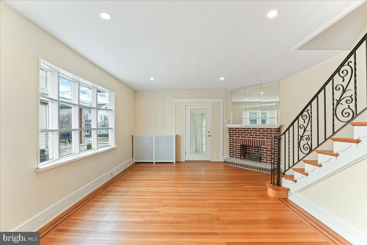 116 Harding Avenue Havertown, PA 19083 - Photo 6 of 29 Living Room