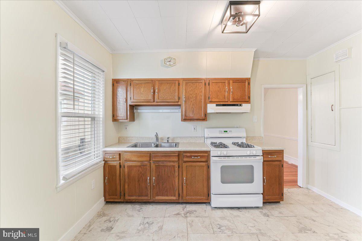 116 Harding Avenue Havertown, PA 19083 - Photo 10 of 29 Kitchen