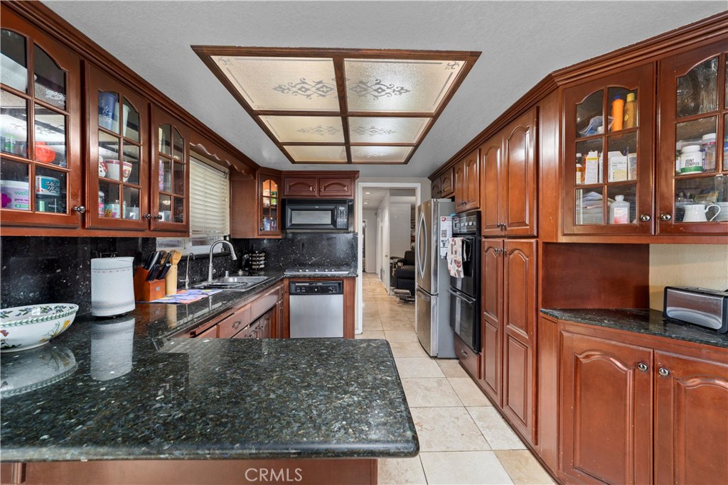 440 West Heather Street Rialto, CA 92376 - Photo 10 of 35