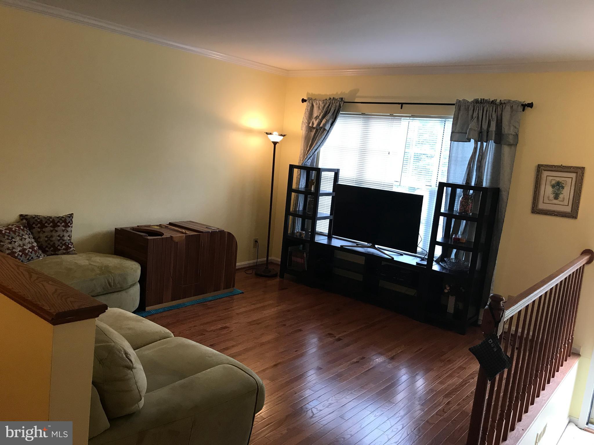 208 Crossing Road Fredericksburg, VA 22406 - Photo 2 of 21 Living Room