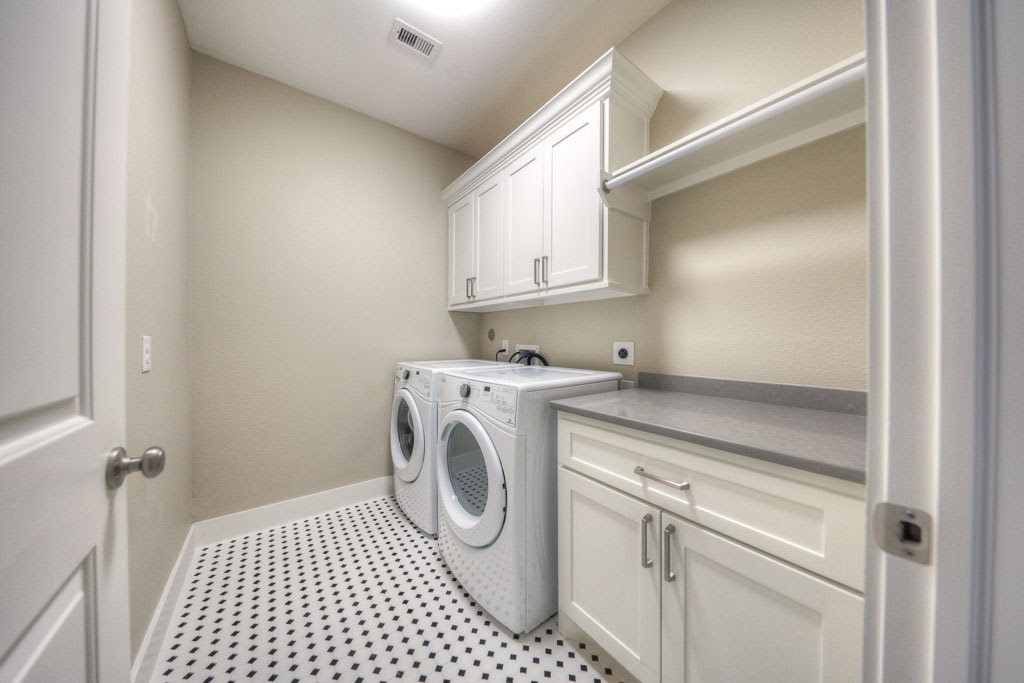 3619 Alba Road Houston, TX 77018 - Photo 32 of 34 2nd Floor- Large Utility room w/ storage
