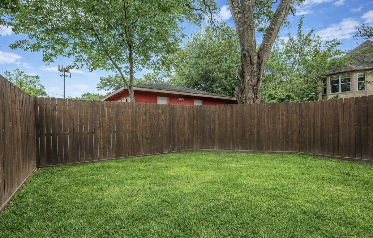 3619 Alba Road Houston, TX 77018 - Photo 34 of 34 Large private backyard