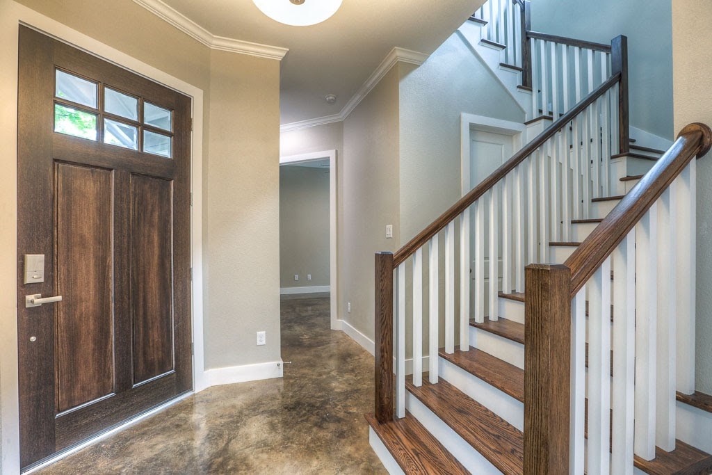 3619 Alba Road Houston, TX 77018 - Photo 5 of 34 Entry way