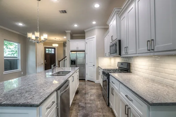 $3,500 | 3619 Alba Road, Houston, TX 77018