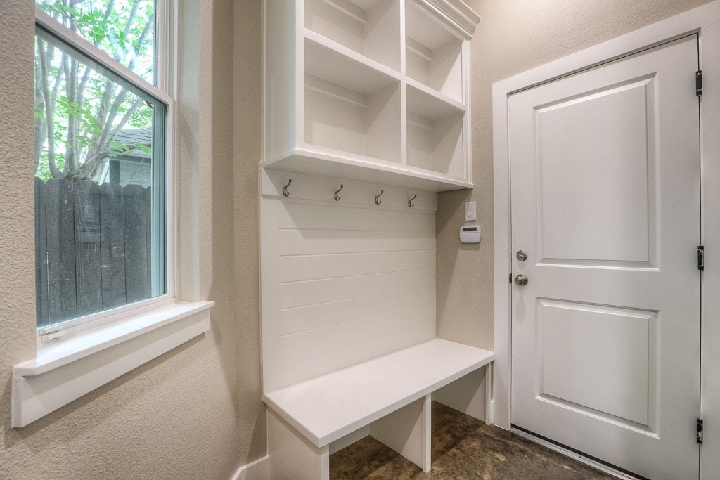 3619 Alba Road Houston, TX 77018 - Photo 9 of 34 Storage way near garage entryway