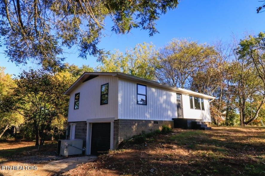 101 Steele Road Greenback, TN 37742 - Photo 2 of 22 a front view of a house with a yard