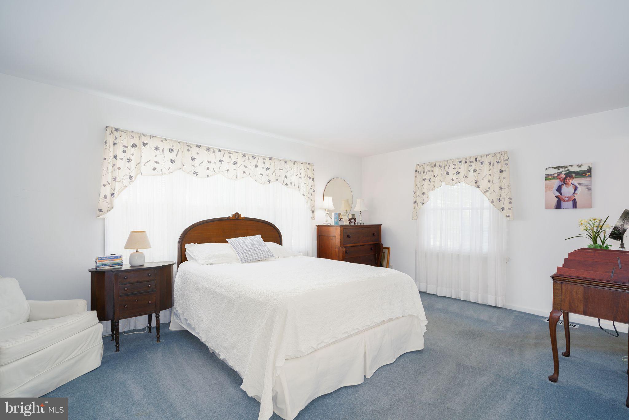 624 Warwick Road Haddonfield, NJ 08033 - Photo 20 of 43 a bedroom with a bed and a couch