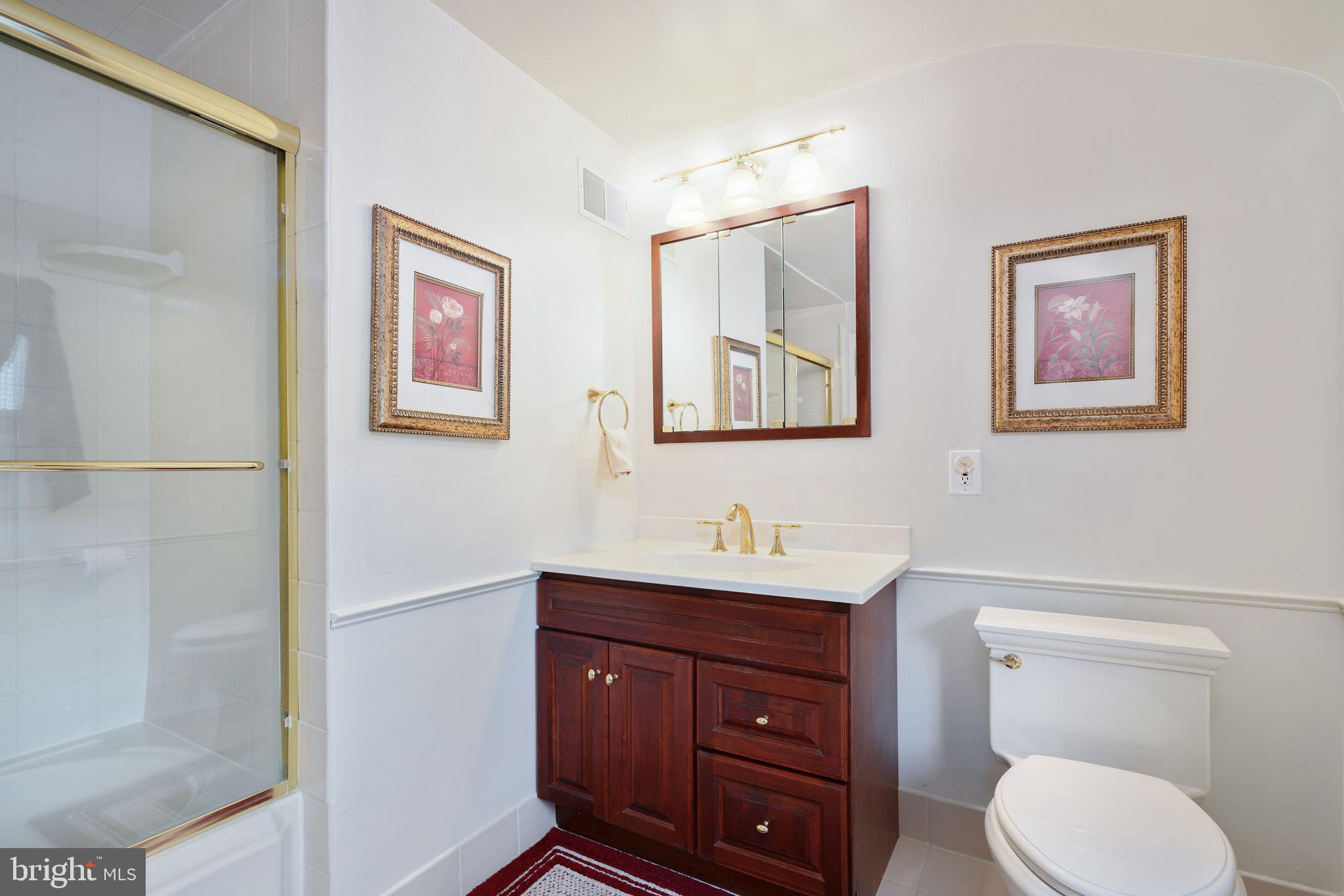 624 Warwick Road Haddonfield, NJ 08033 - Photo 31 of 43 a bathroom with a toilet a sink and mirror