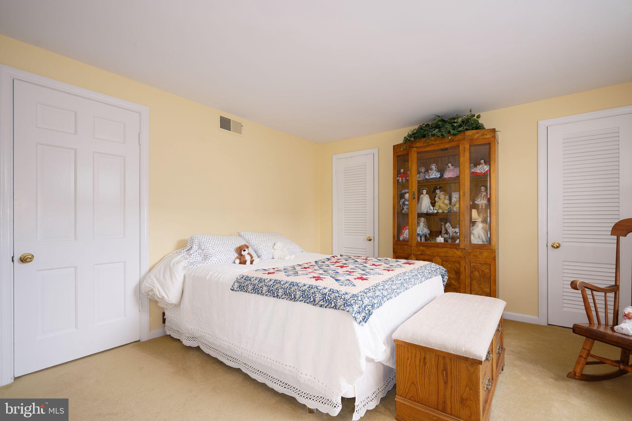 624 Warwick Road Haddonfield, NJ 08033 - Photo 33 of 43 a bedroom with a bed and a table in it