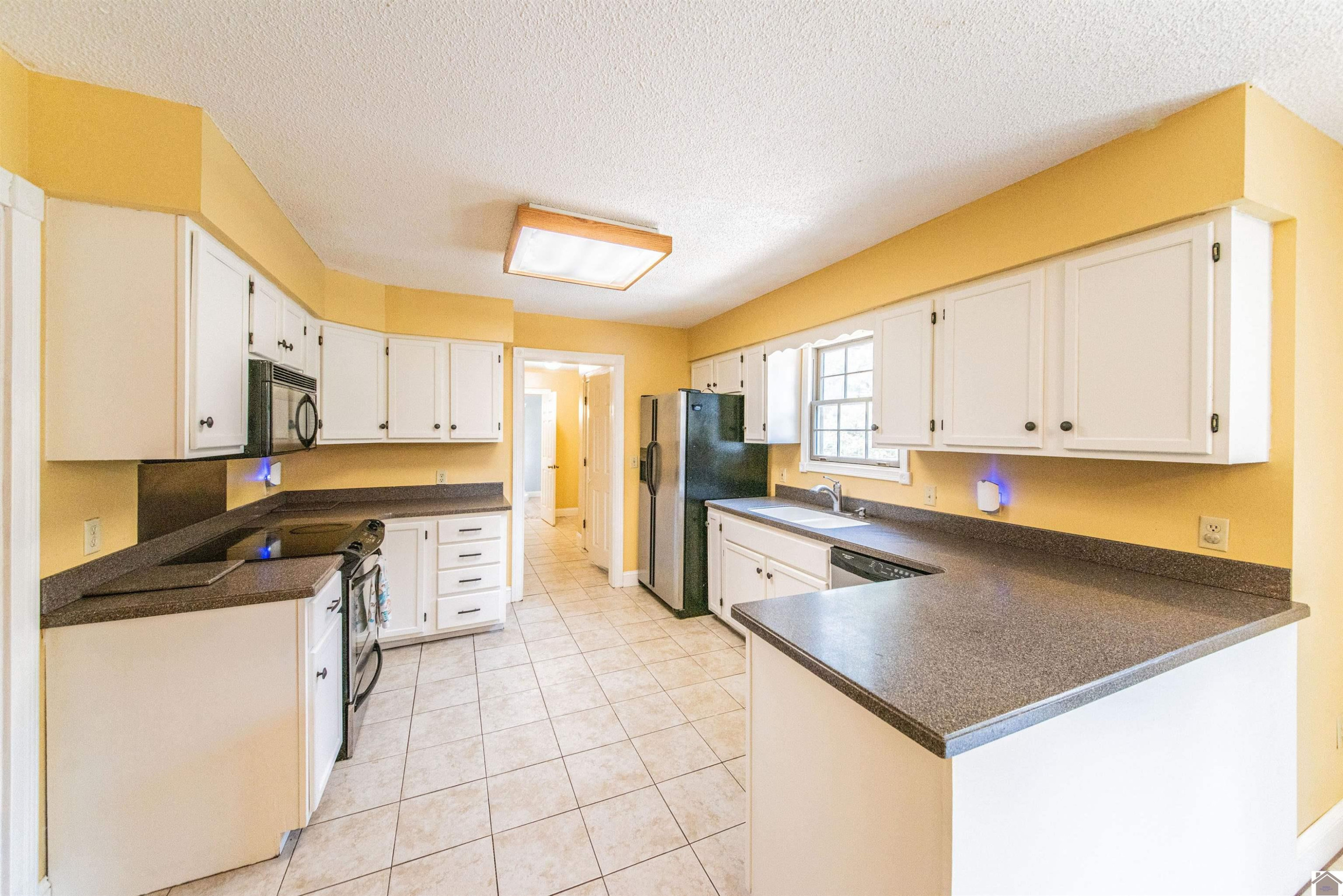 9618 Scale Road Benton, KY 42025 - Photo 15 of 35 Adequate counterspace and cabinets