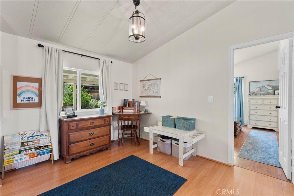 24835 Split Rail Road Wildomar, CA 92595 - Photo 19 of 36 Sitting area can be used as a work space.