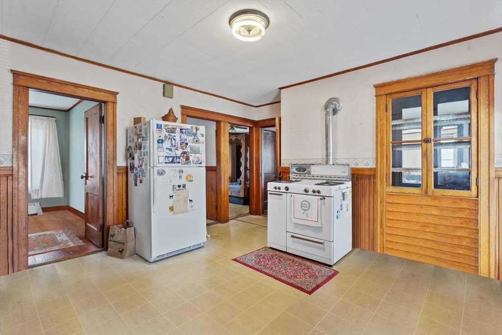 12 Butler Street Worcester, MA 01607 - Photo 5 of 11 Gallery Image 5