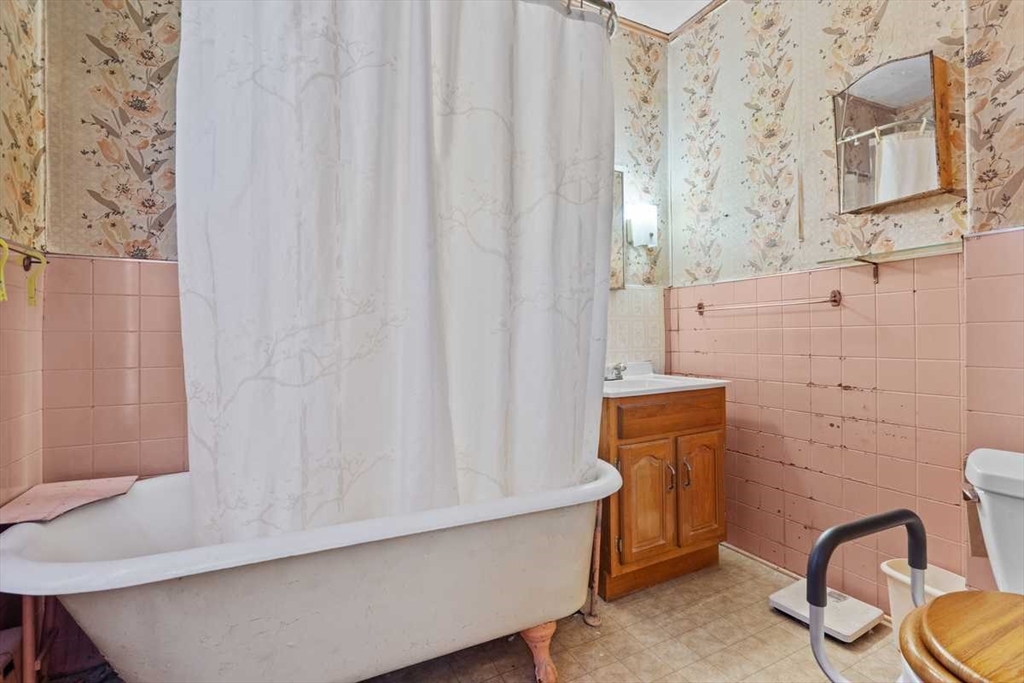 12 Butler Street Worcester, MA 01607 - Photo 10 of 11 Gallery Image 10