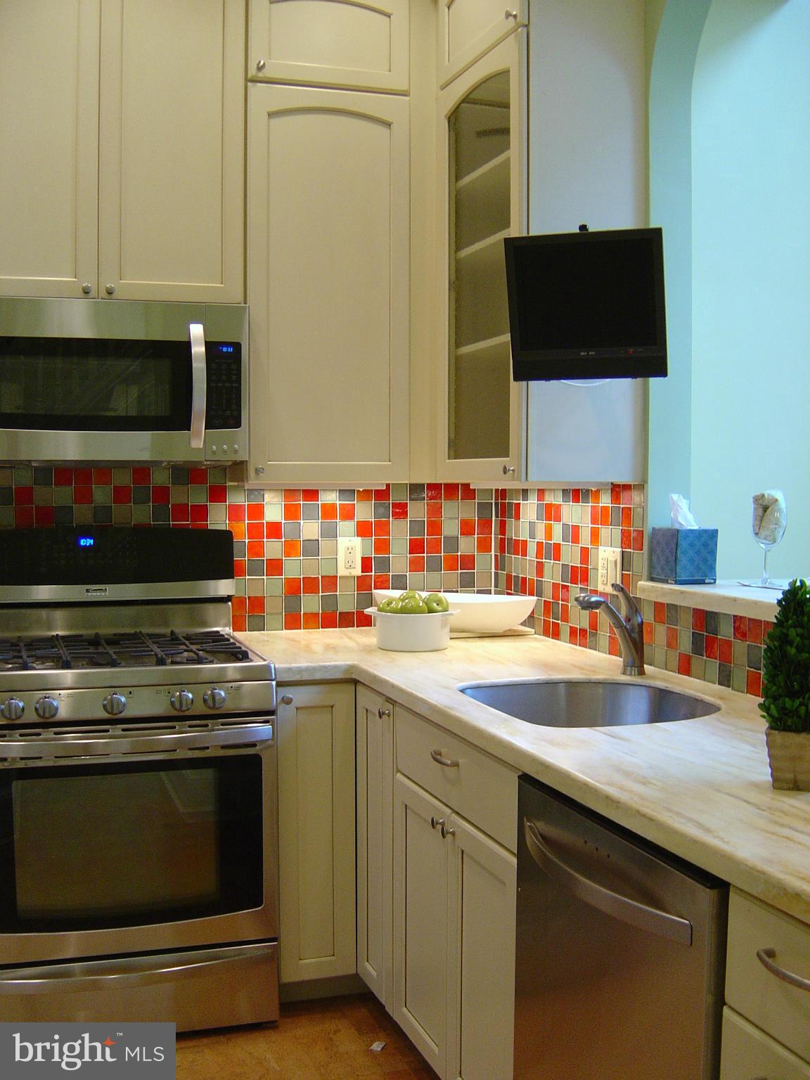 315 5th Street Southeast Washington, DC 20003 - Photo 8 of 29 Kitchen