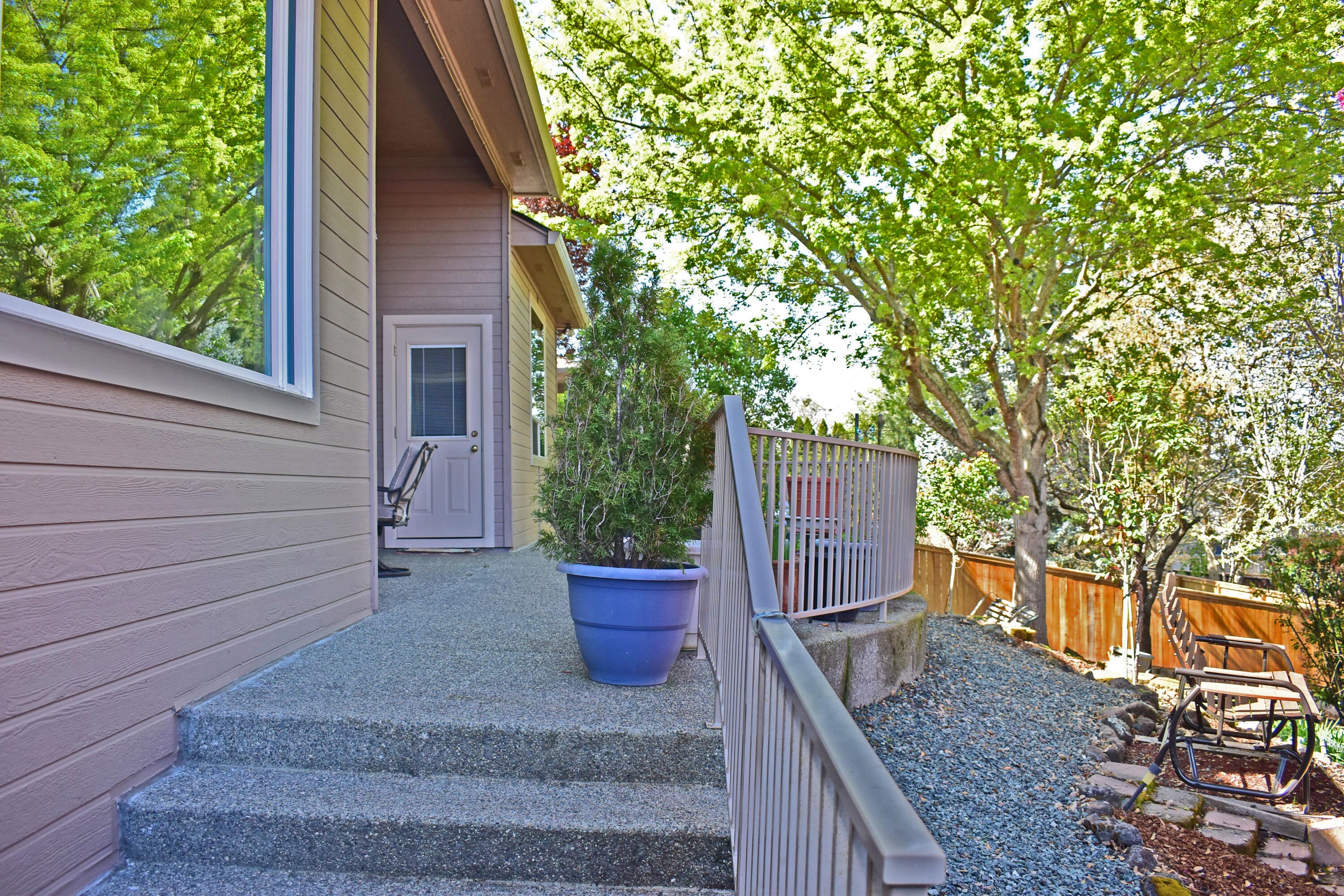 479 Quail Run Eagle Point, OR 97524 - Photo 38 of 51 Low Maintenance Back Yard