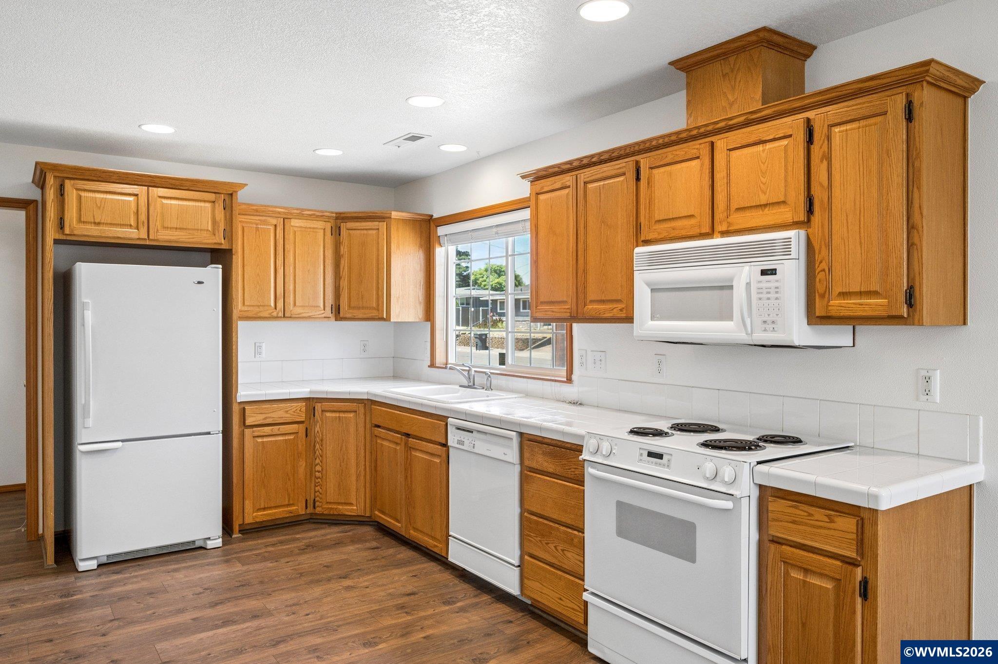 257 North Knights Bridge Road Canby, OR 97013 - Photo 11 of 33