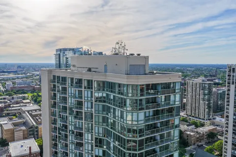 $3,000,000 | 111 West Maple Street, Unit 34023404, Chicago, IL 60610