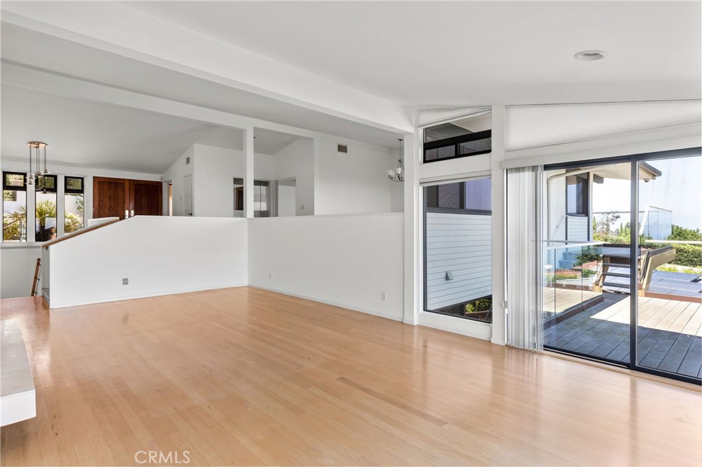 972 Via Rincon Palos Verdes Estates, CA 90274 - Photo 20 of 37 a view of a living room