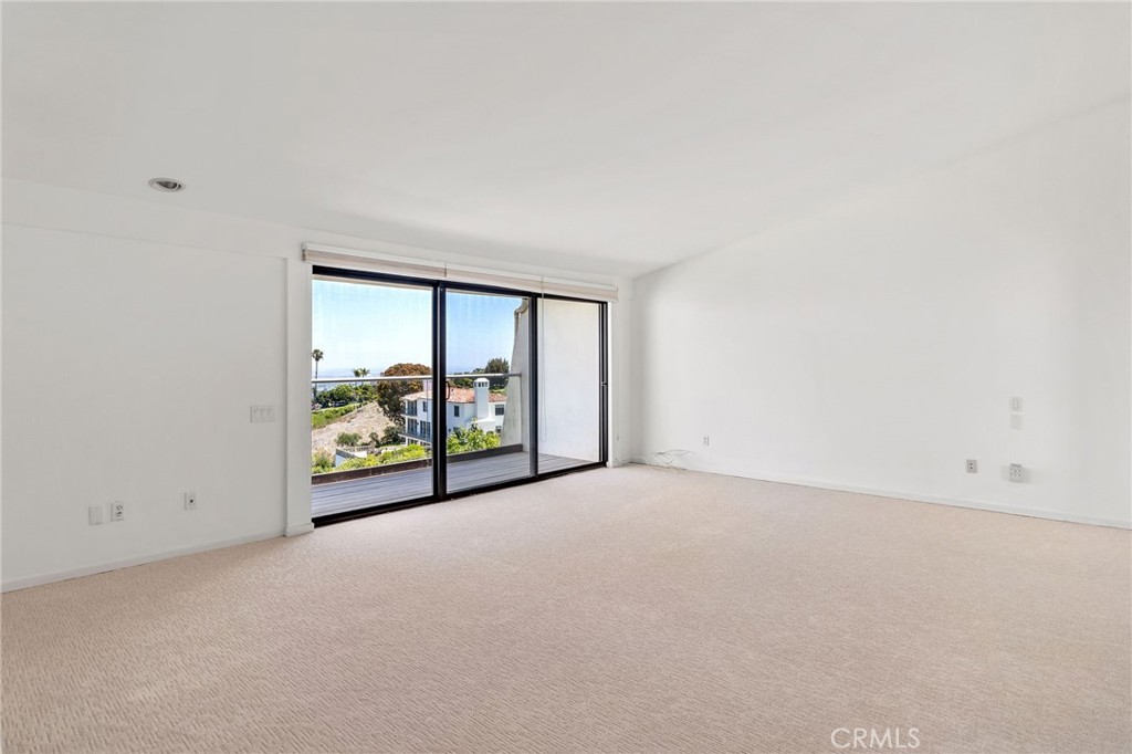 972 Via Rincon Palos Verdes Estates, CA 90274 - Photo 21 of 37 an empty room with windows