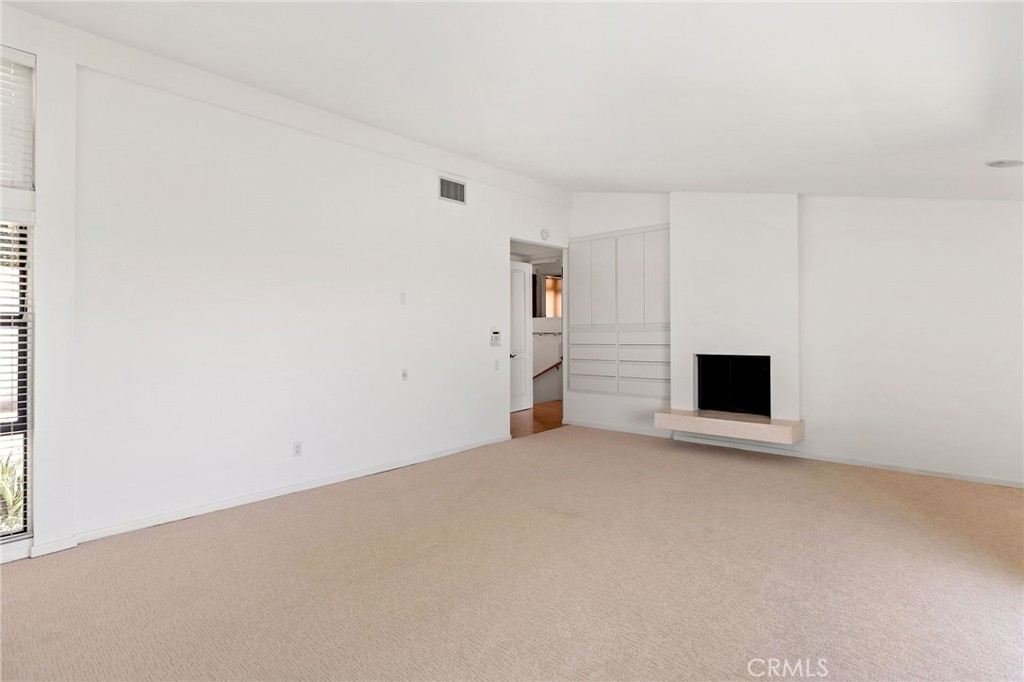 972 Via Rincon Palos Verdes Estates, CA 90274 - Photo 22 of 37 an empty room with an empty space
