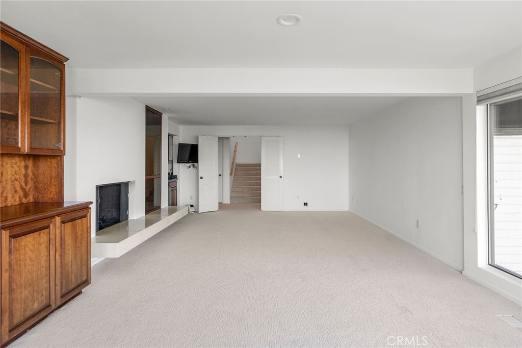 972 Via Rincon Palos Verdes Estates, CA 90274 - Photo 31 of 37 an empty room with windows