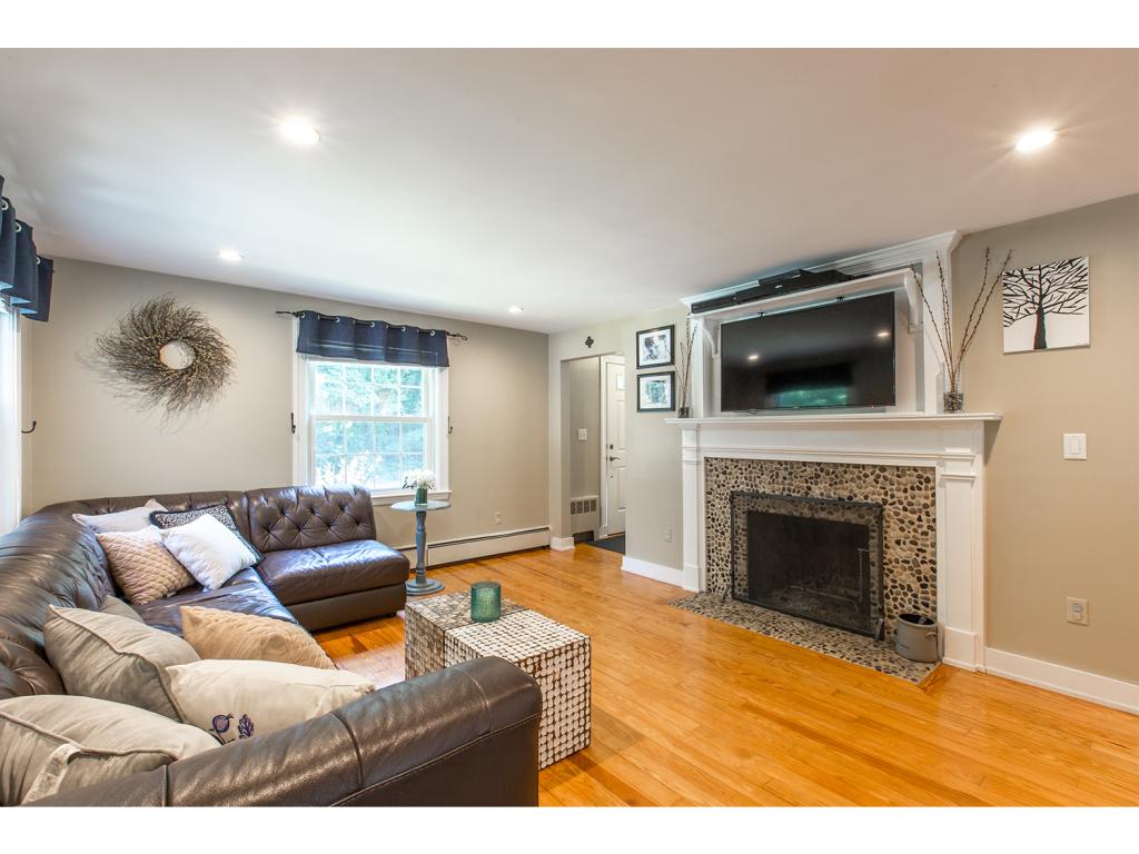 3 Sandy Point Road Stratham, NH 03885 - Photo 4 of 24
