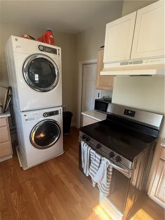 $3,600 | 9 Narragansett Avenue, Unit 2, Newport, RI 02840