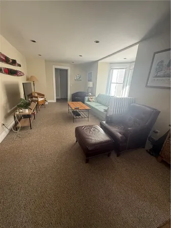 $3,600 | 9 Narragansett Avenue, Unit 2, Newport, RI 02840