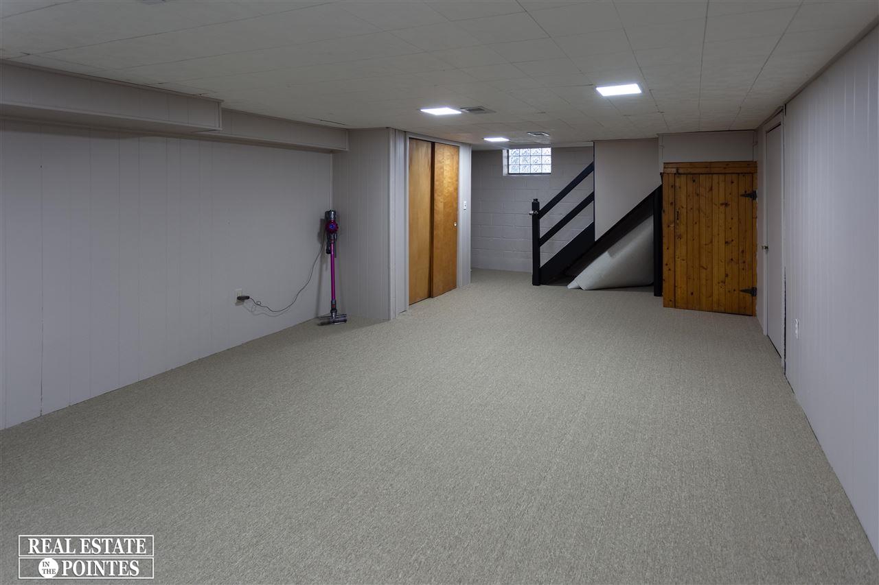 1739 Littlestone Road Grosse Pointe Woods, MI 48236 - Photo 19 of 22