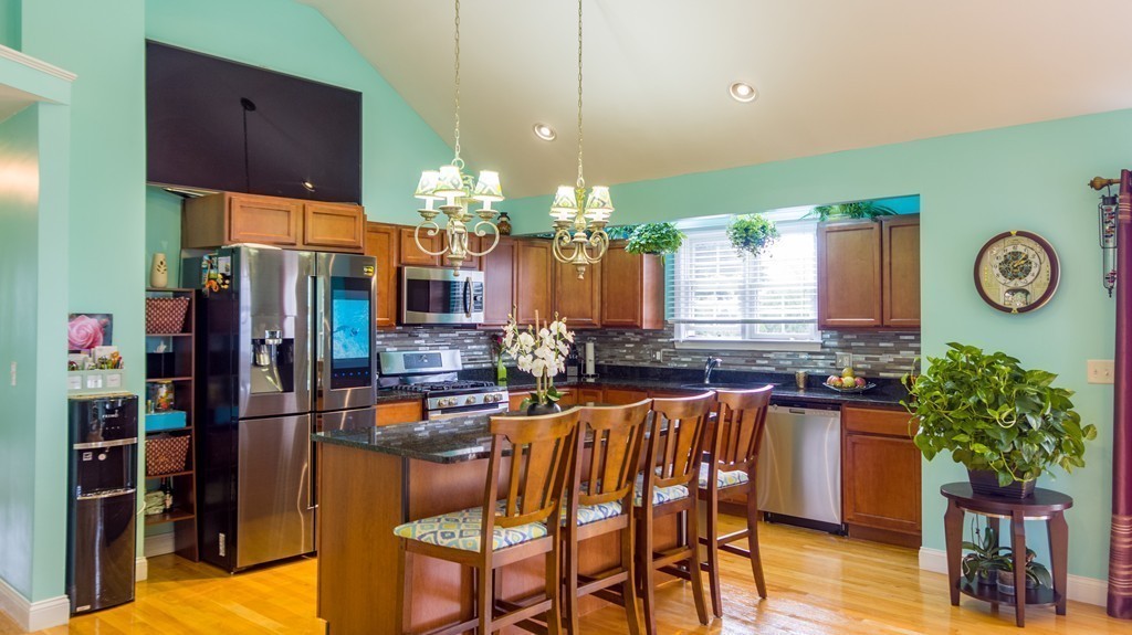 398 Massasoit Road Worcester, MA 01604 - Photo 3 of 28 Gallery Image 3