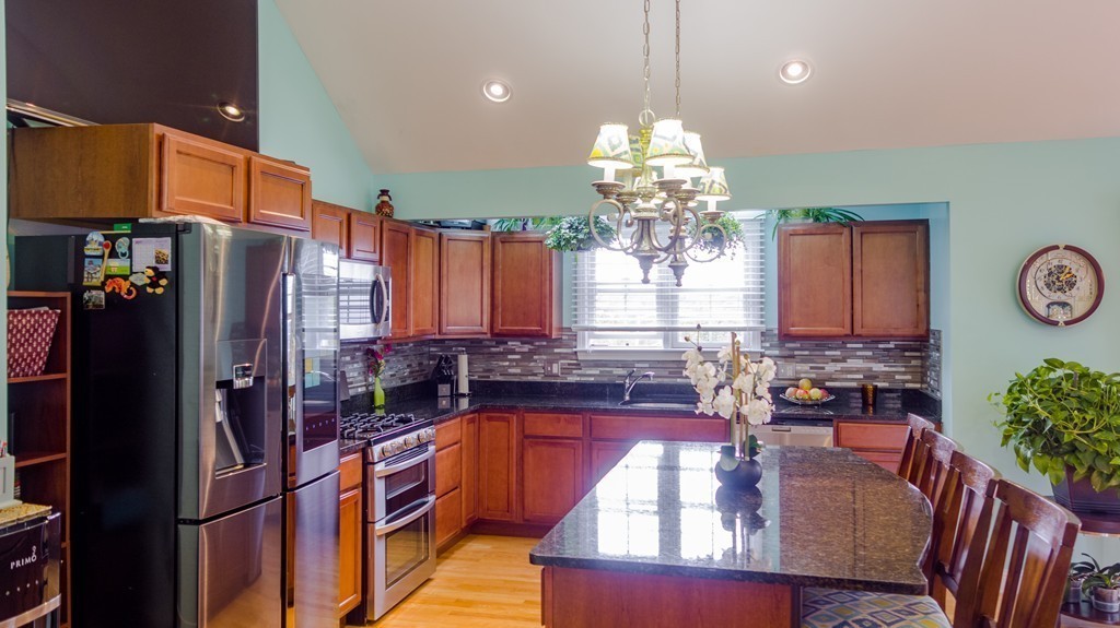 398 Massasoit Road Worcester, MA 01604 - Photo 4 of 28 Gallery Image 4