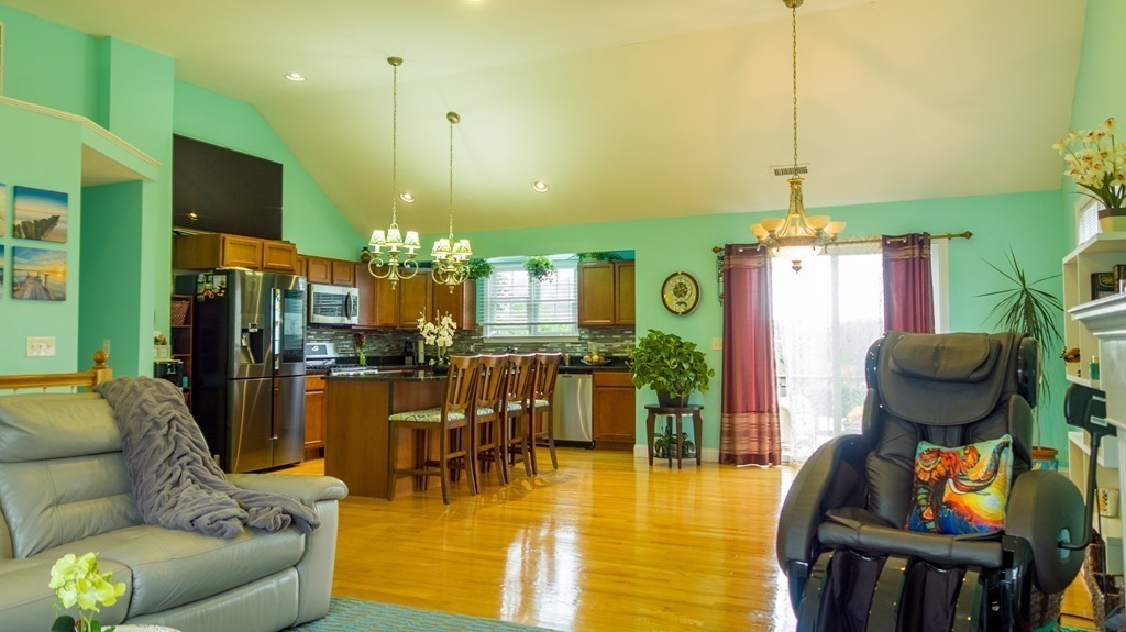 398 Massasoit Road Worcester, MA 01604 - Photo 6 of 28 Gallery Image 6