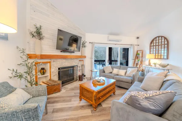 $670,000 | 65 Riverfront Drive, Unit 216, North Woodstock, NH 03262