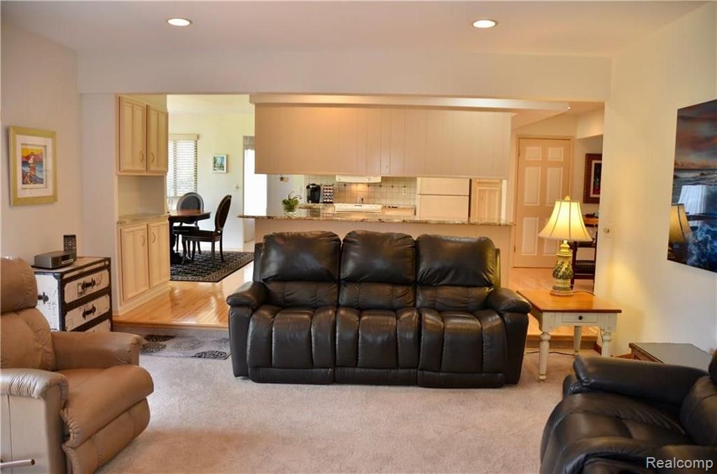 618 Baker Street Rochester Hills, MI 48307 - Photo 12 of 25