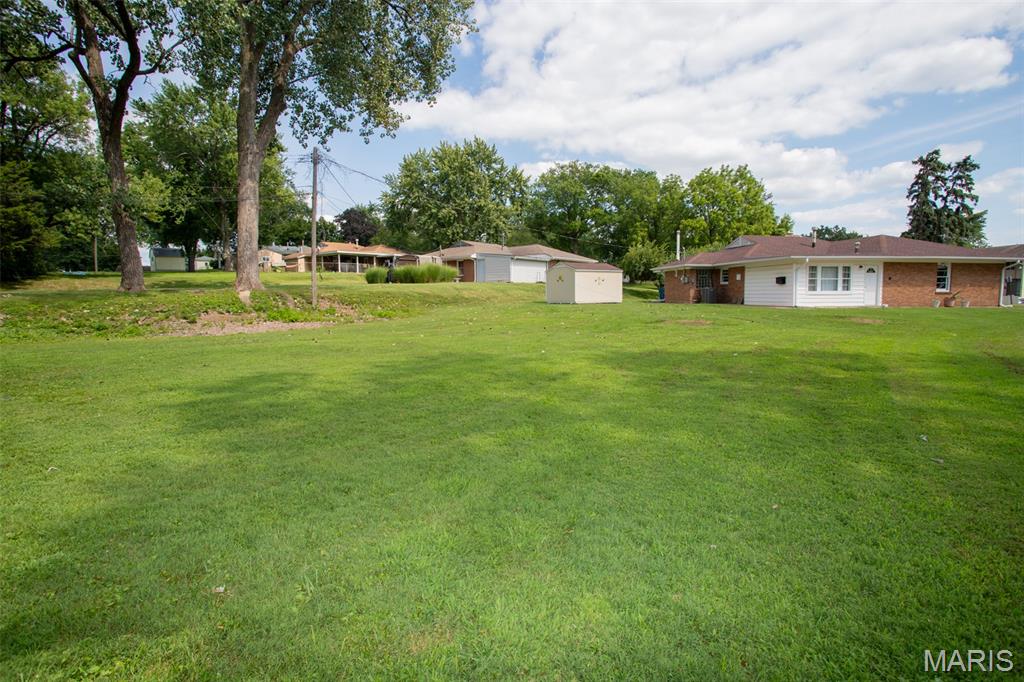 4105 Banks Road Bridgeton, MO 63074 - Photo 3 of 28