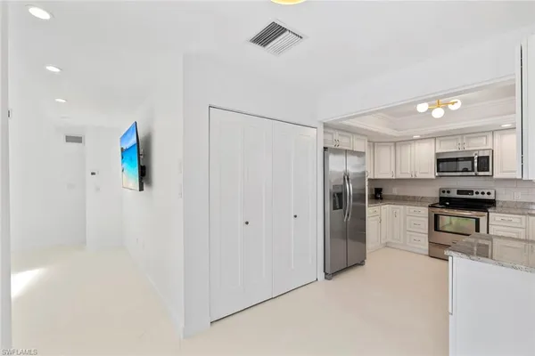 $3,000 | 879 Meadowland Drive, Unit 32, Naples, FL 34108