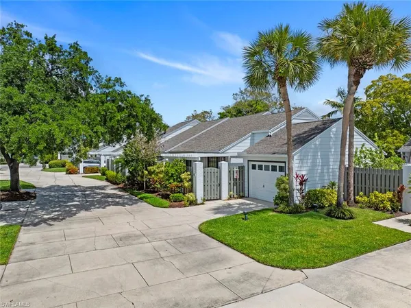 $3,000 | 879 Meadowland Drive, Unit 32, Naples, FL 34108